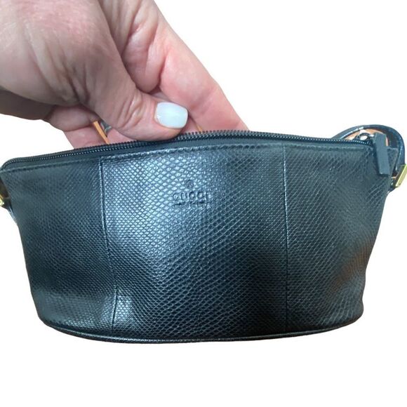 Gucci lizard Embossed Leather Baguette Handbag Black goldtone hardware zip close - Picture 2 of 13